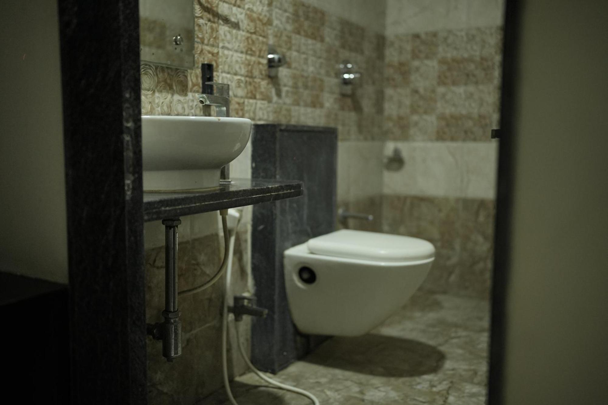 Atharva Hotel Гулбарга Экстерьер фото