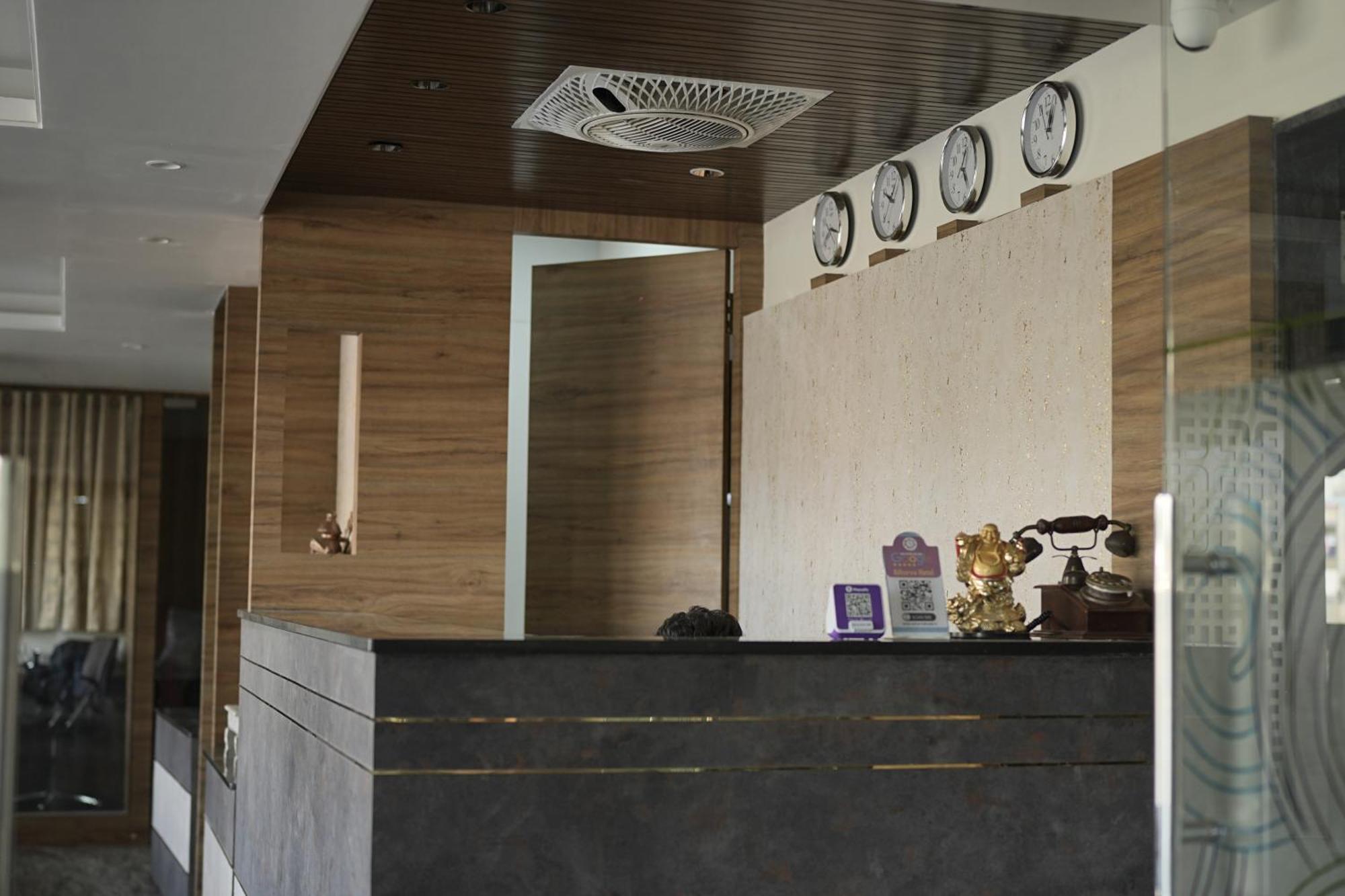Atharva Hotel Гулбарга Экстерьер фото